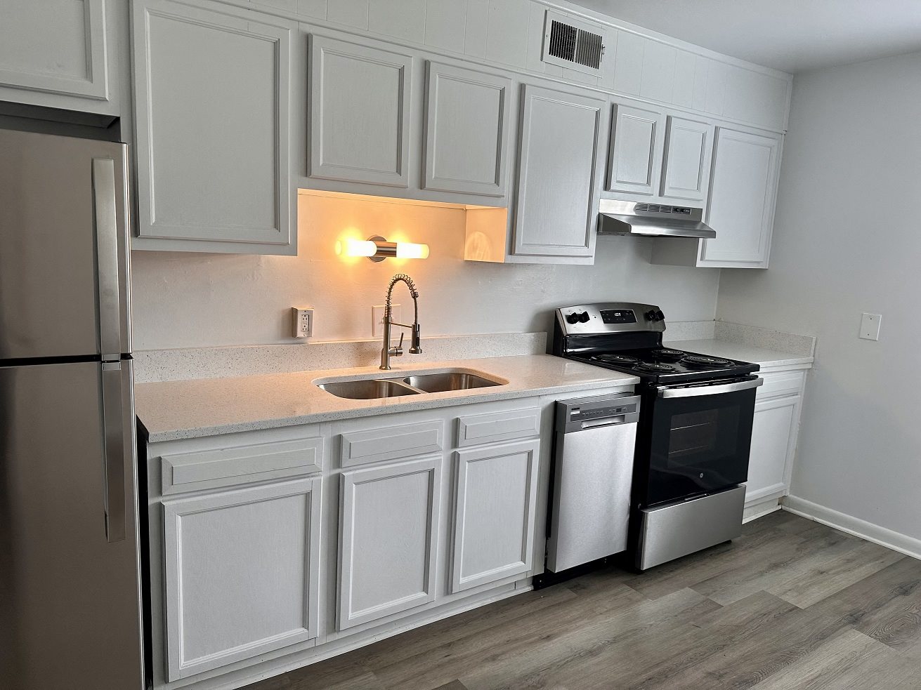 Photos and Video of Peninsula Pointe Apartments in Hampton, VA